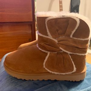Ugg Mini Bailey Boots -- never worn! Sz 11